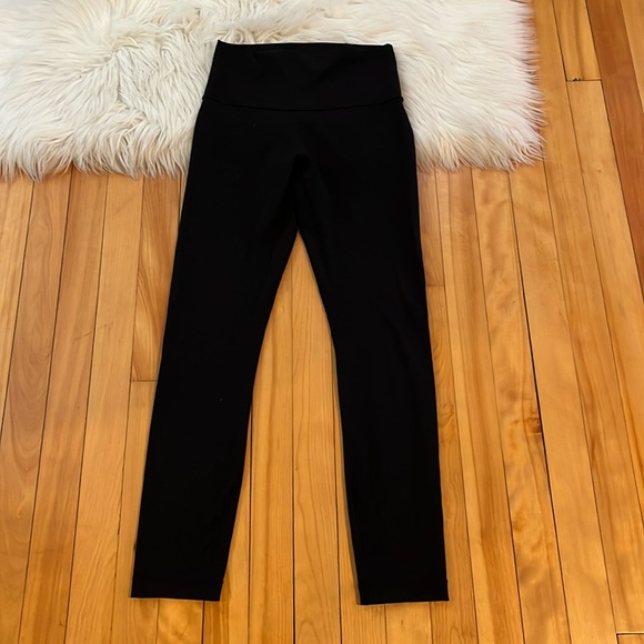 lululemon athletica Pants - Lululemon Wunder Unders 7/8 length